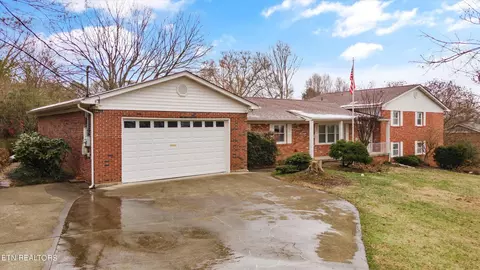 8708 Sandhurst Dr, Knoxville, TN 37923