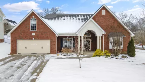 415 Rockwell Farm Ln, Knoxville, TN 37934