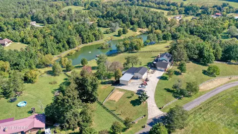 2740 Angela Dr, Sevierville, TN 37876
