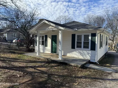 609 W Inskip Dr, Knoxville, TN 37912
