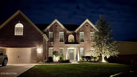 1747 Falcon Pointe Dr, Knoxville, TN 37922