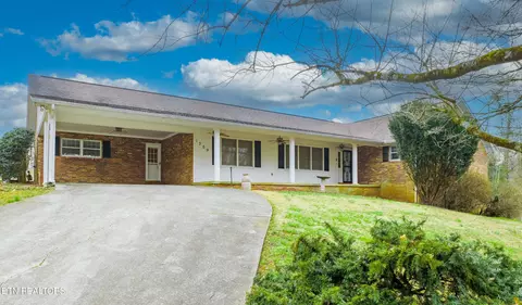 1309 Landing Ln, Louisville, TN 37777