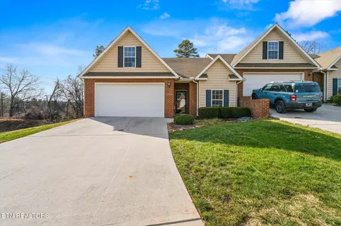 6934 Pemmbrooke Shire Ln, Knoxville, TN 37909