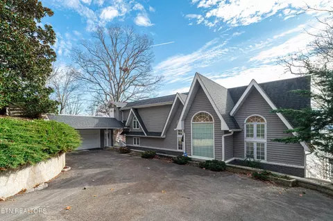 2770 Smith Cir, Dandridge, TN 37725