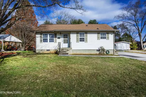 108 Salem Rd, Oak Ridge, TN 37830