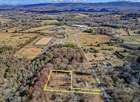 654 Huffstetler Rd, Maryville, TN 37803