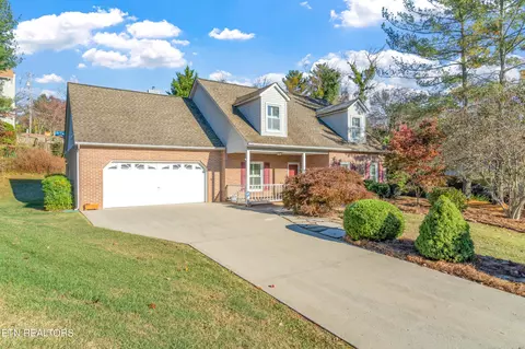1215 Fujii Farm Ln, Knoxville, TN 37931