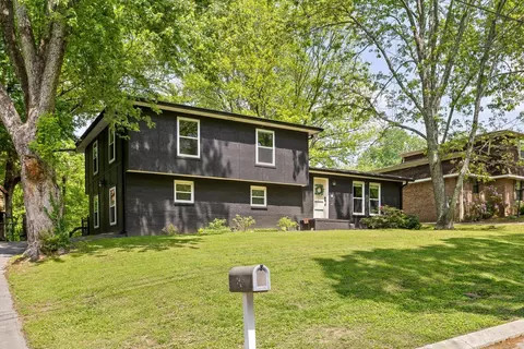 818 Murrell Rd, Signal Mountain, TN 37377