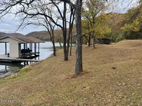 550 Lakecrest Dr, Harriman, TN 37748