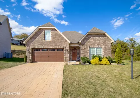 2325 Torrey Pines Dr, Maryville, TN 37801