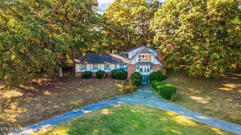 111 Red Oak Rd, Maryville, TN 37803