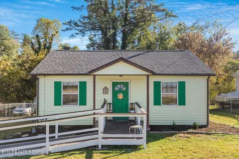 122 Love Dr, Harriman, TN 37748