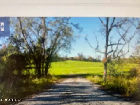 3701 Sugar Grove Valley Rd, Harriman, TN 37748