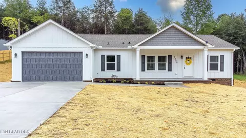 8888 Shaw Ferry Rd, Lenoir City, TN 37772
