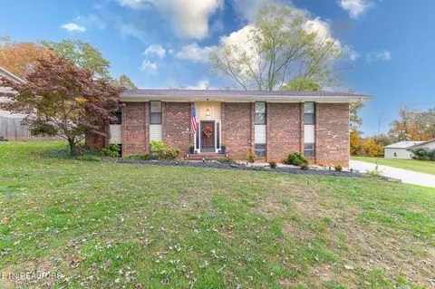 1055 Northview Dr, Lenoir City, TN 37771