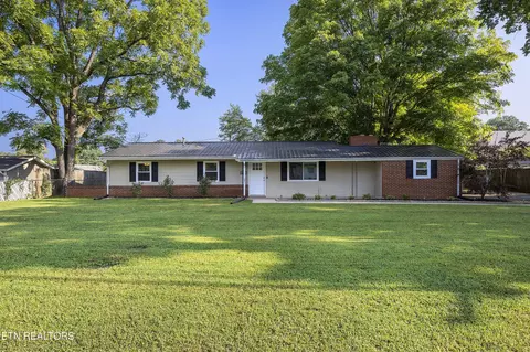 4213 NW Roaming Dr, Knoxville, TN 37912