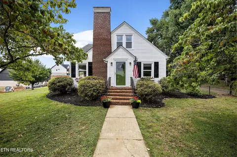1211 Circle Dr, Dandridge, TN 37725