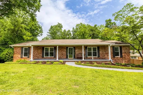 1058 W Outer Dr, Oak Ridge, TN 37830