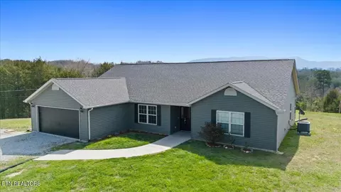 2095 Chestnut Hill Rd, Dandridge, TN 37725