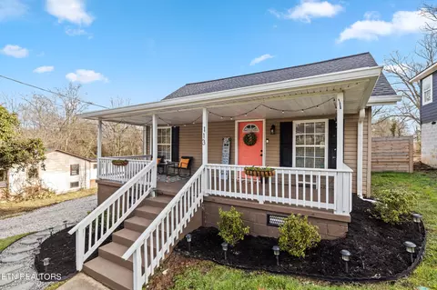 113 SW Winstead St, Knoxville, TN 37920