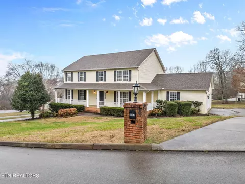 3702 Kursk Dr, Friendsville, TN 37737