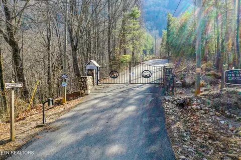 4951 Look Rock Crest Dr, Maryville, TN 37803