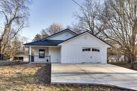 1004 Doll Ave, Maryville, TN 37801