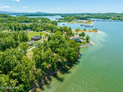 22 David Swann Dr, Dandridge, TN 37725