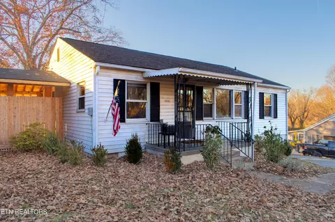 2212 Sanderson Rd, Knoxville, TN 37921