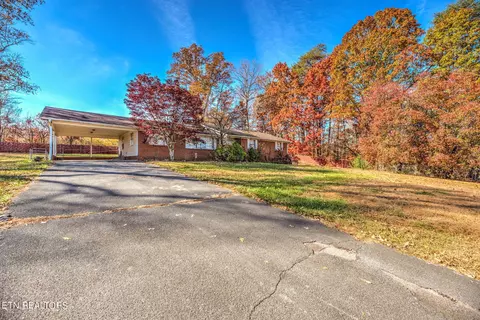 1105 Pine Grove Providence Rd, Loudon, TN 37774