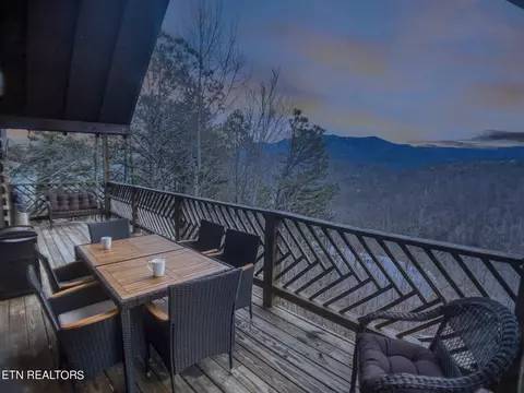 445 Judy Top Ln, Sevierville, TN 37876