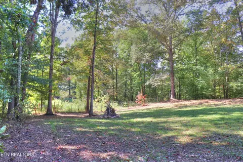 1058 N Union Grove Rd, Friendsville, TN 37737