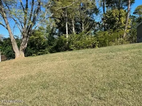 8011 Stone Hollow Dr, Knoxville, TN 37924