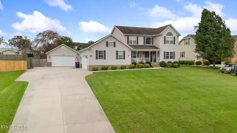 373 Clover Cir, Jacksboro, TN 37757