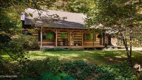 3332 Waldens Creek Rd, Sevierville, TN 37862
