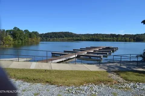228 Lake Ferry Dr, Loudon, TN 37774
