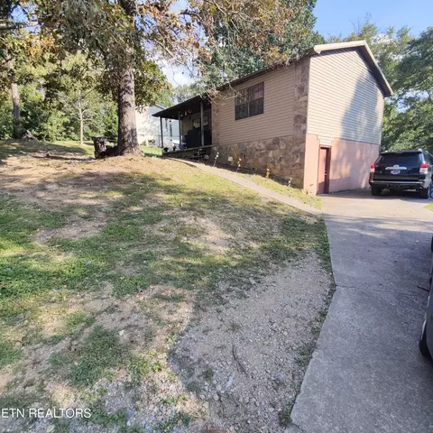 146 Norwood St, Lenoir City, TN 37771