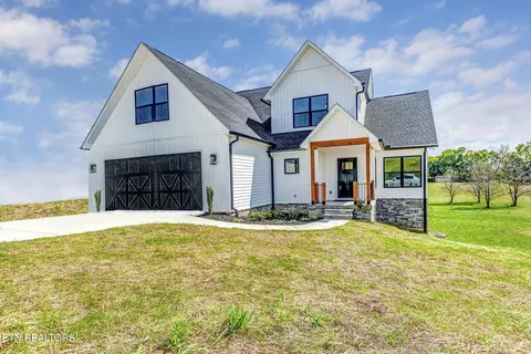 142 Florence Cir, Dandridge, TN 37725