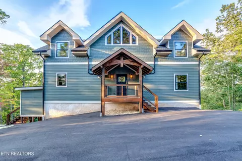 1820 High View Ct, Sevierville, TN 37876