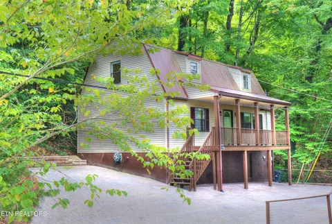 270 Lakeshore Dr, Maynardville, TN 37807
