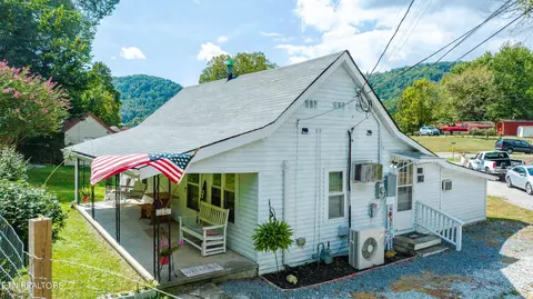135 Johnson Ave, Rocky Top, TN 37769