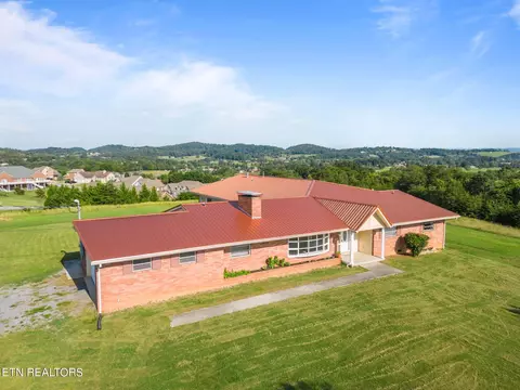 421 Callaway Dr, Morristown, TN 37814