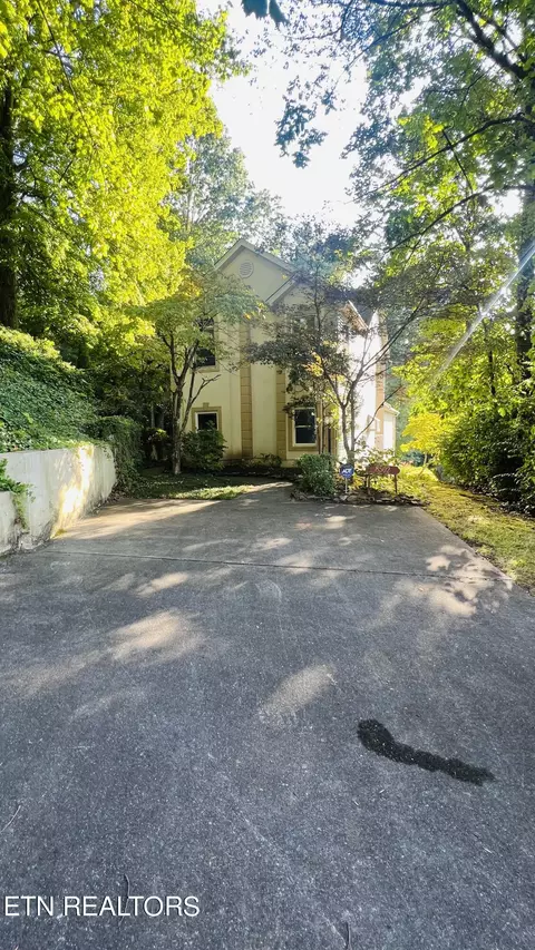8502 Old Towne Ct, Knoxville, TN 37923