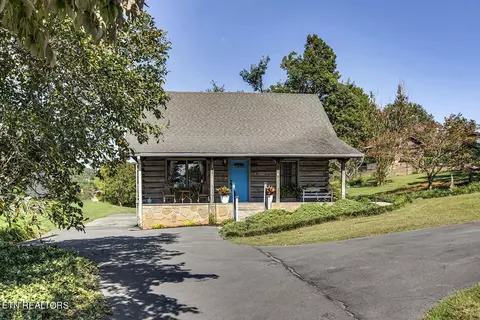 844 Lakeshore Dr, Dandridge, TN 37725