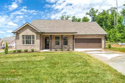1700 Mountain Dr, Lenoir City, TN 37772