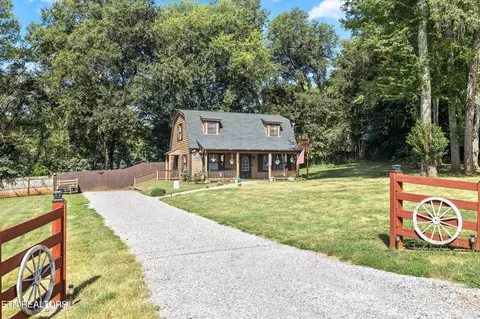 2928 Bluegrass Ln, Strawberry Plains, TN 37871