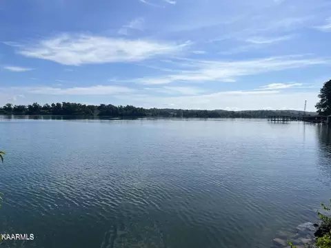104 Coyatee Point Dr, Loudon, TN 37774