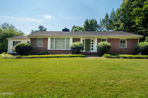 5228 Pinnacle Dr, Knoxville, TN 37914