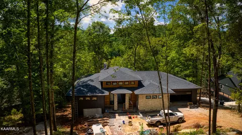 408 Windsor Ln, Jacksboro, TN 37757