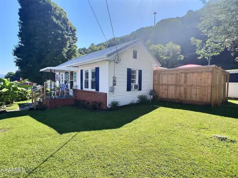 803 W Beech St, La Follette, TN 37766